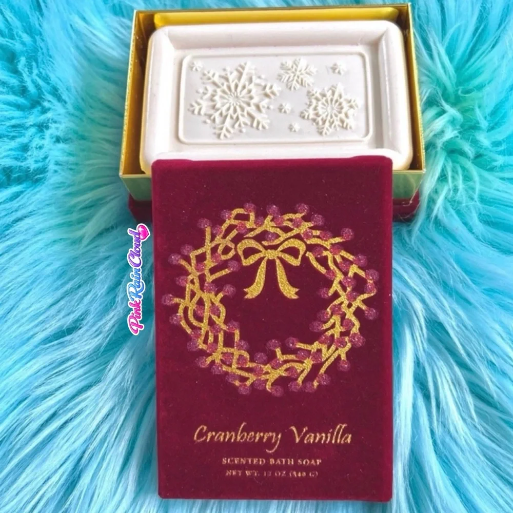 Cranberry Vanilla Scented Bath Soap 12 oz Snowflake Holiday Gift Box